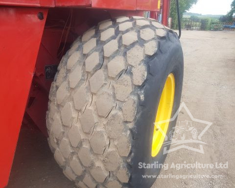 New Holland BB980 Baler