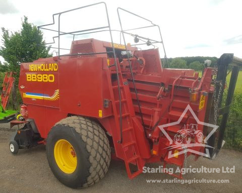 New Holland BB980 Baler