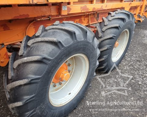 Larrington Straw Spreader