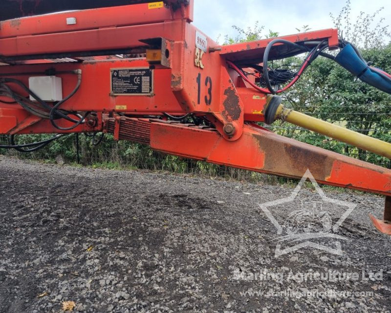 Larrington Straw Layer