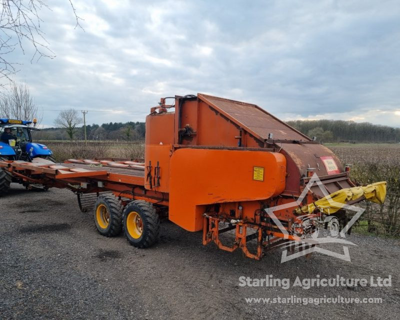 Larrington Straw Layer