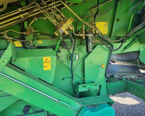 John Deere 9780 CTS Combine