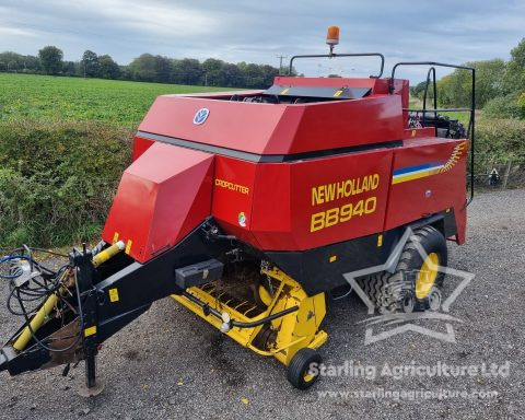 New Holland BB940 Baler
