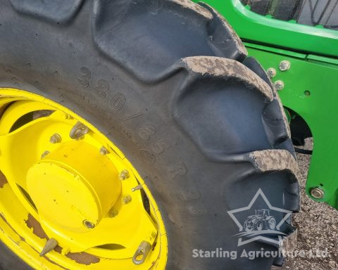 John Deere 6820