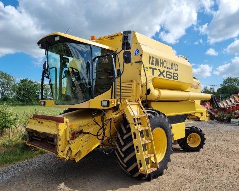 New Holland TX68