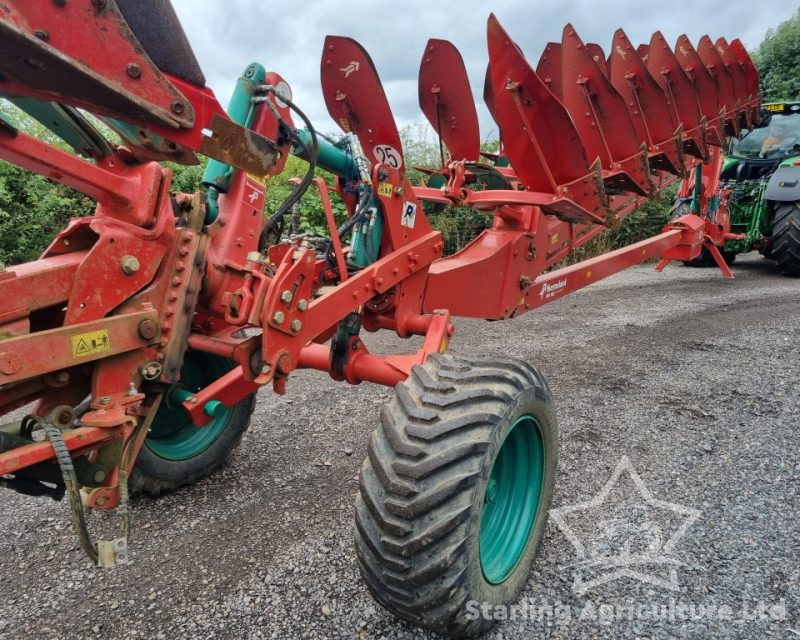 Kverneland PW100 Plough