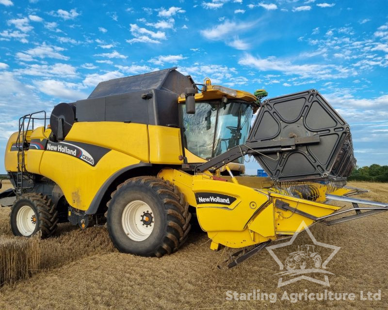 New Holland CX860 Combine