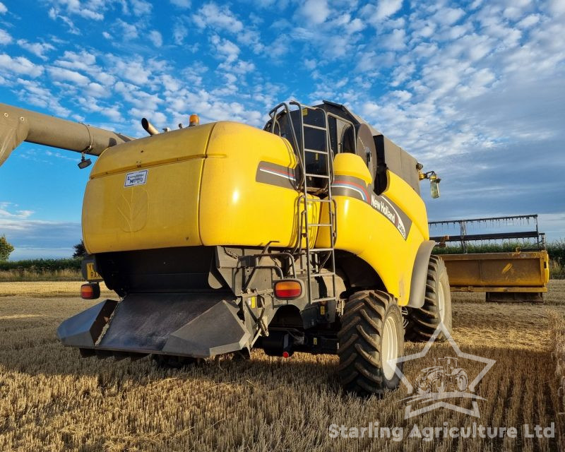 New Holland CX860 Combine