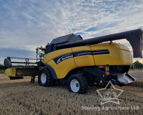 New Holland CX860 Combine