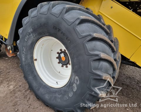 New Holland CX860 Combine