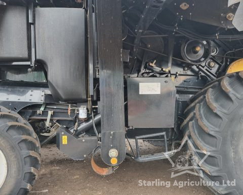 New Holland CX860 Combine