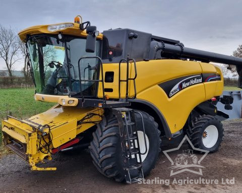 New Holland CX860 Combine