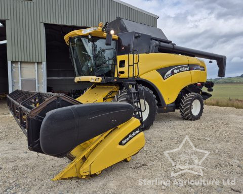 New Holland CX860 Combine