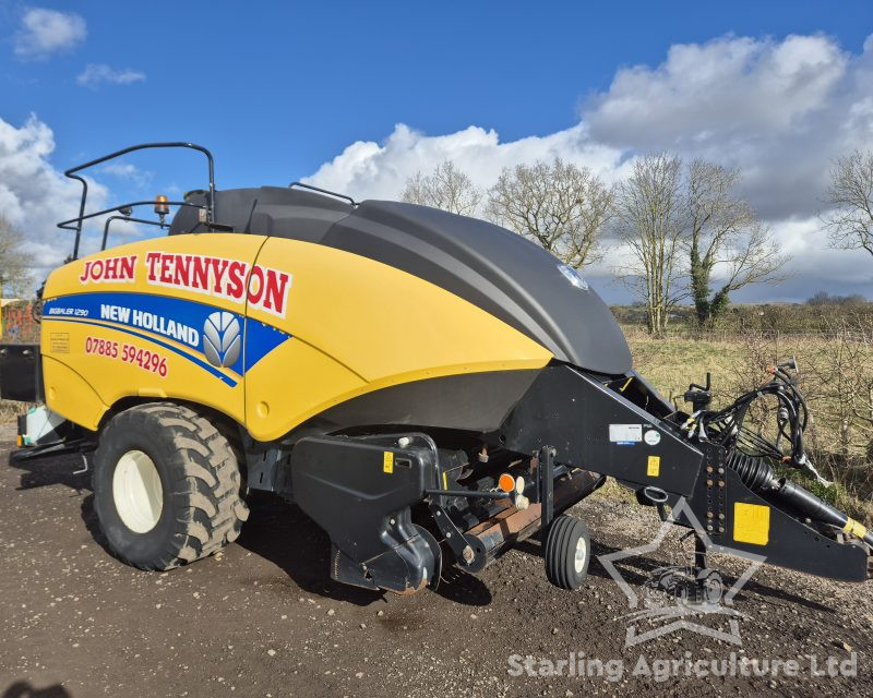 New Holland 1290 Baler
