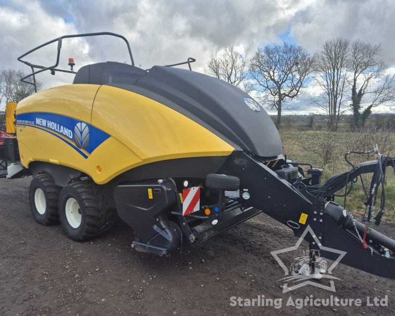 New Holland 890 Plus Baler