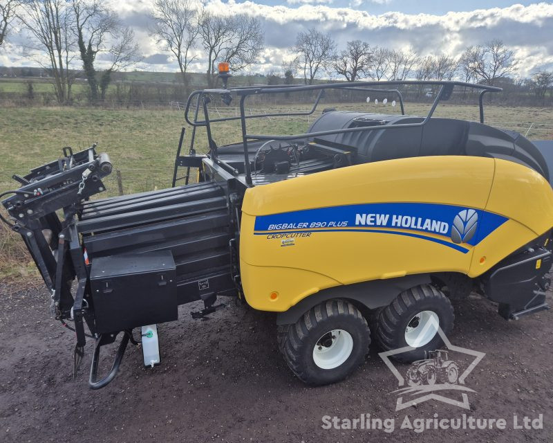 New Holland 890 Plus Baler