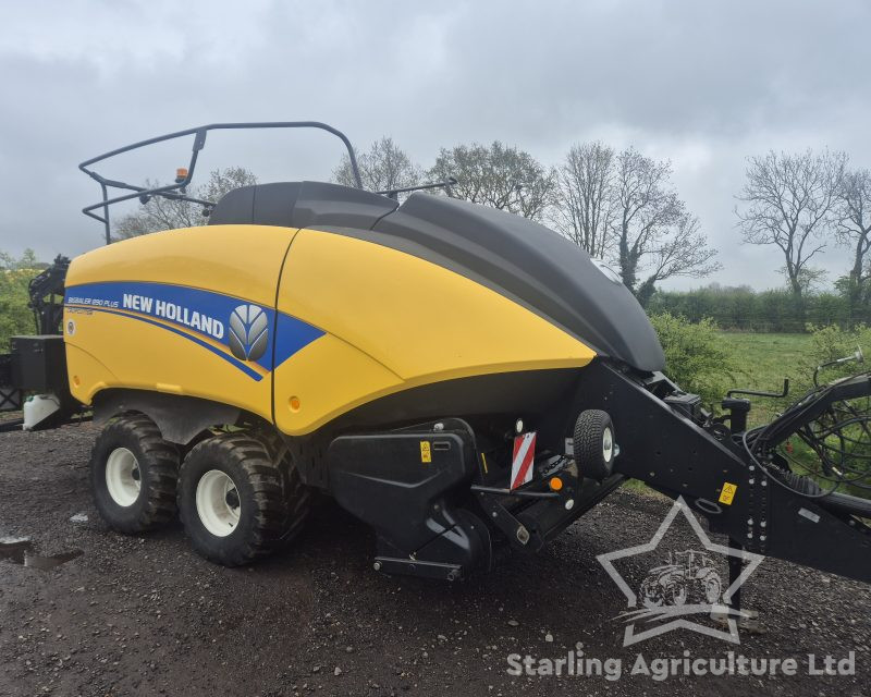 New Holland 890 Plus