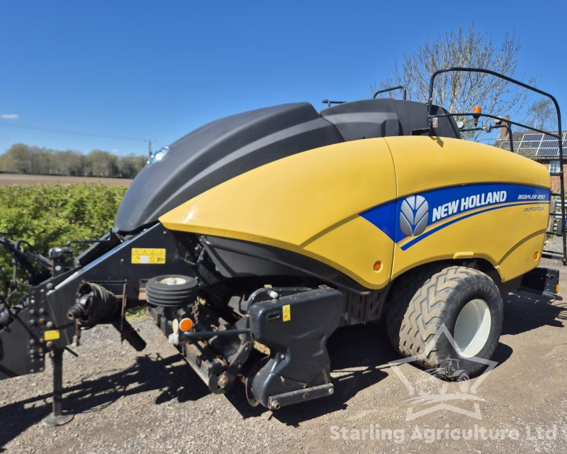 New Holland 890 Baler