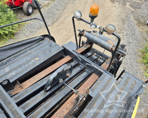 New Holland 890 Baler