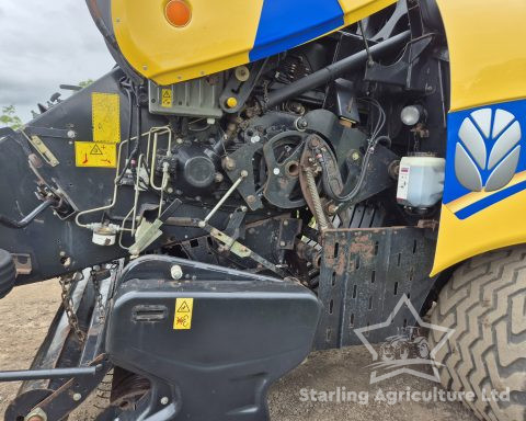 New Holland 890 Baler