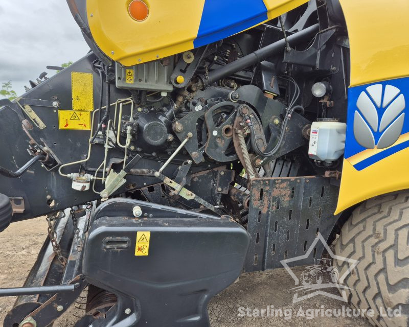 New Holland 890 Baler