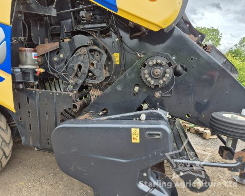 New Holland 890 Baler