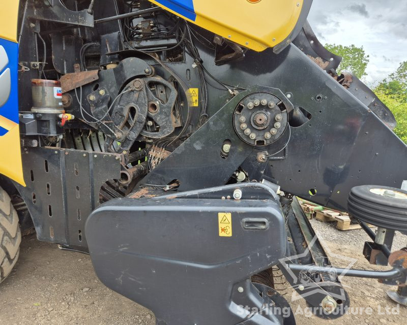 New Holland 890 Baler