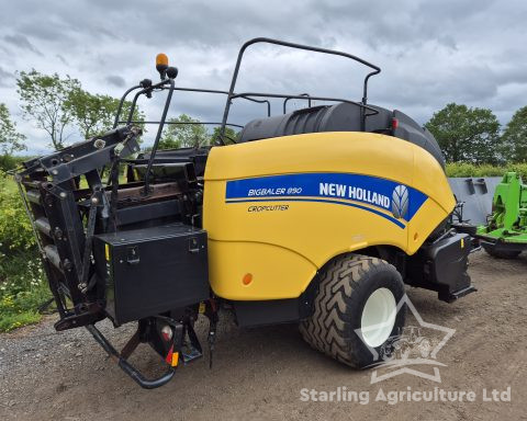 New Holland 890 Baler