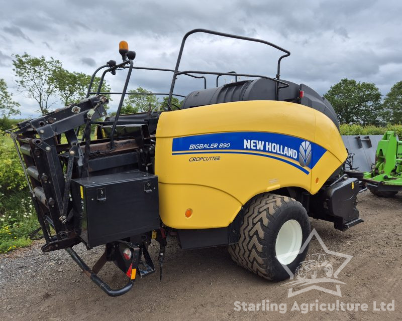New Holland 890 Baler