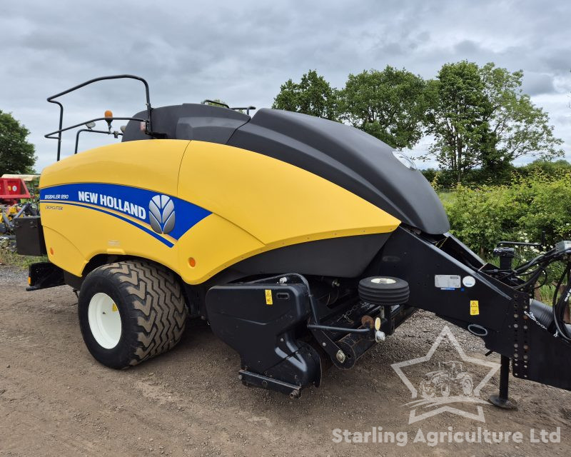 New Holland 890 Baler