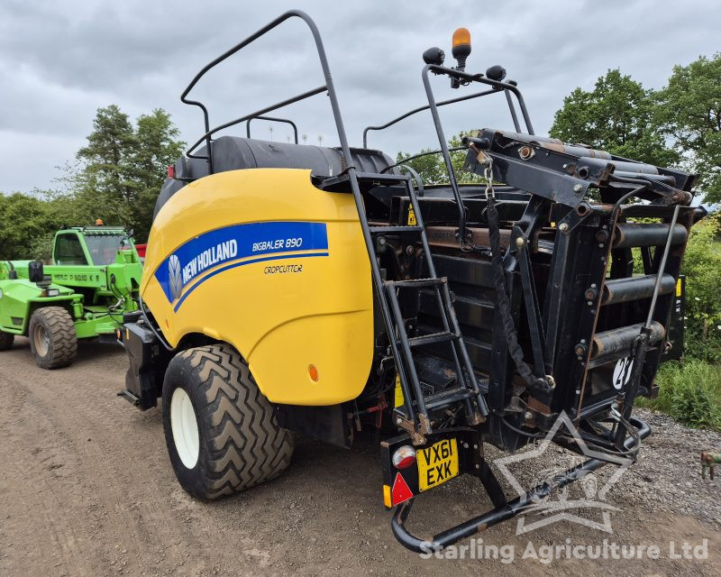 New Holland 890 Baler