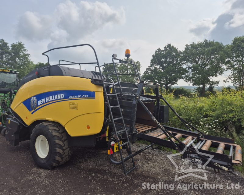 New Holland 1290 Baler
