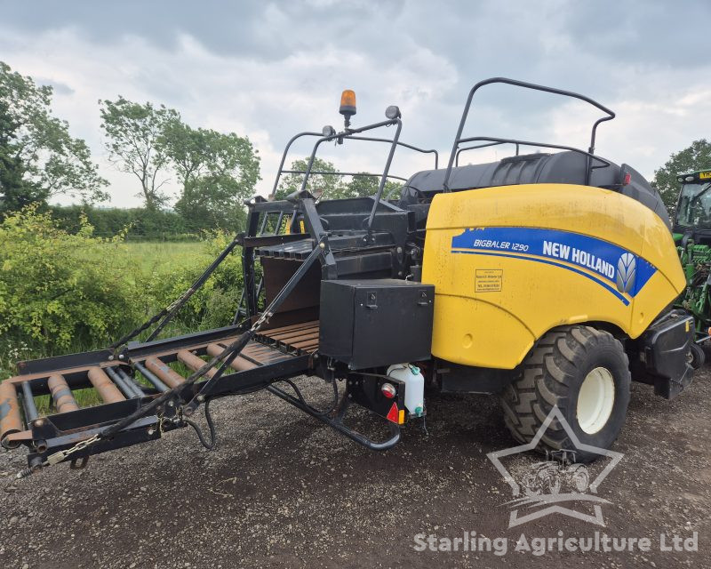New Holland 1290 Baler