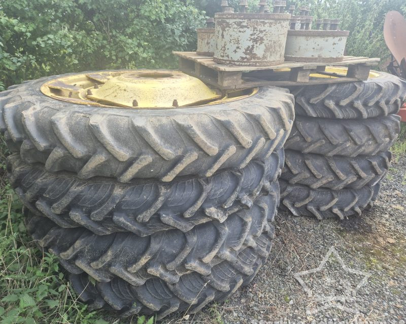 Dual Rowcrops. 270/95R48 and 270/95R32.