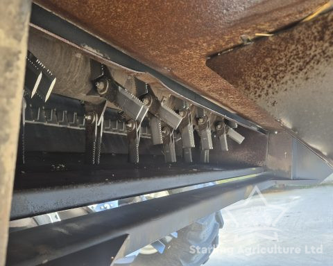 New Holland CR9060 Elevation 4WD Combine