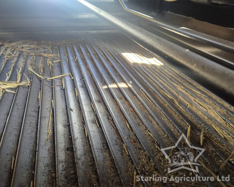 New Holland CR9060 Elevation 4WD Combine