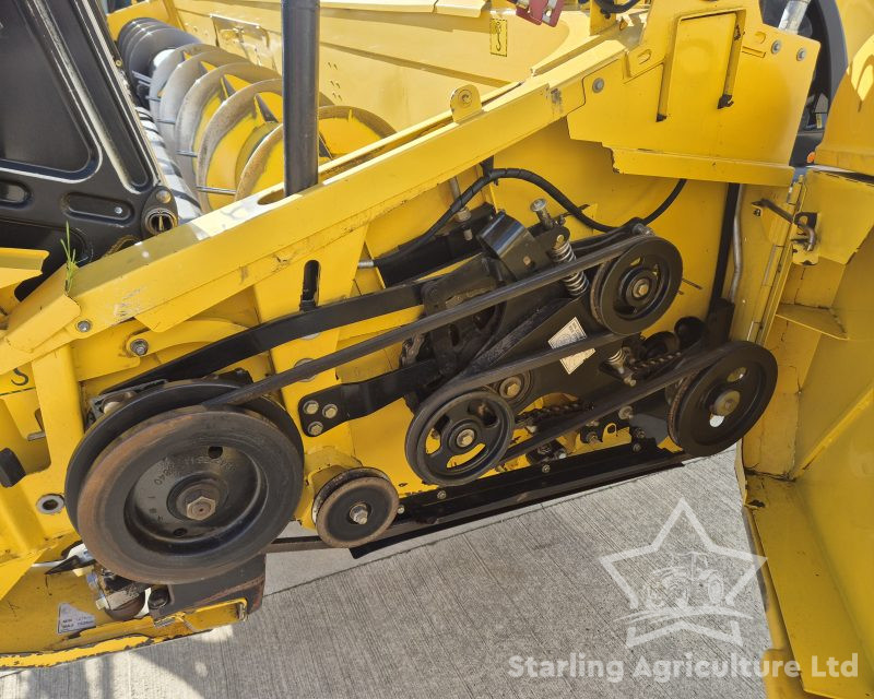 New Holland CR9060 Elevation 4WD Combine