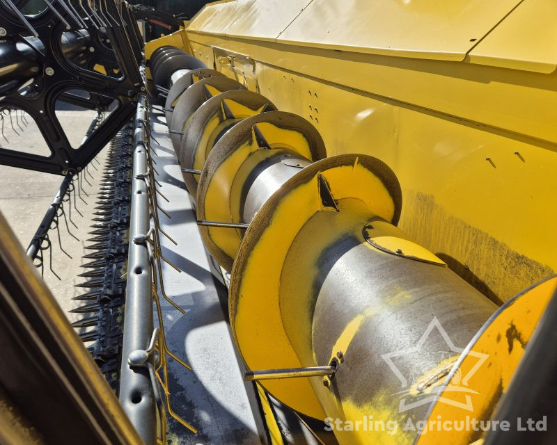 New Holland CR9060 Elevation 4WD Combine