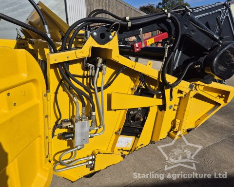 New Holland CR9060 Elevation 4WD Combine