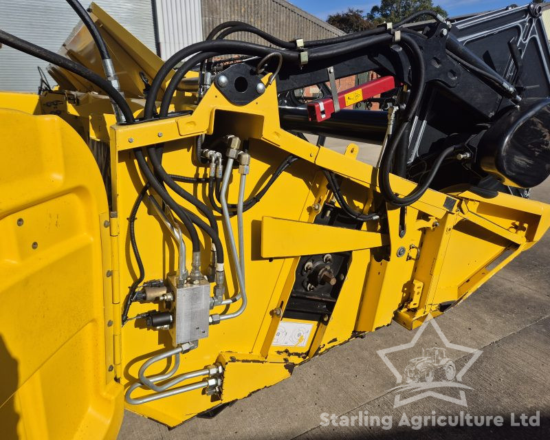 New Holland CR9060 Elevation 4WD Combine