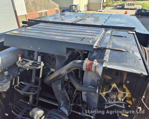 New Holland CR9060 Elevation 4WD Combine