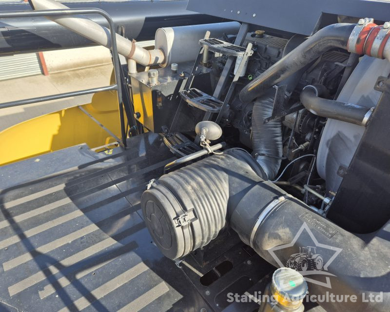 New Holland CR9060 Elevation 4WD Combine