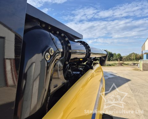 New Holland CR9060 Elevation 4WD Combine