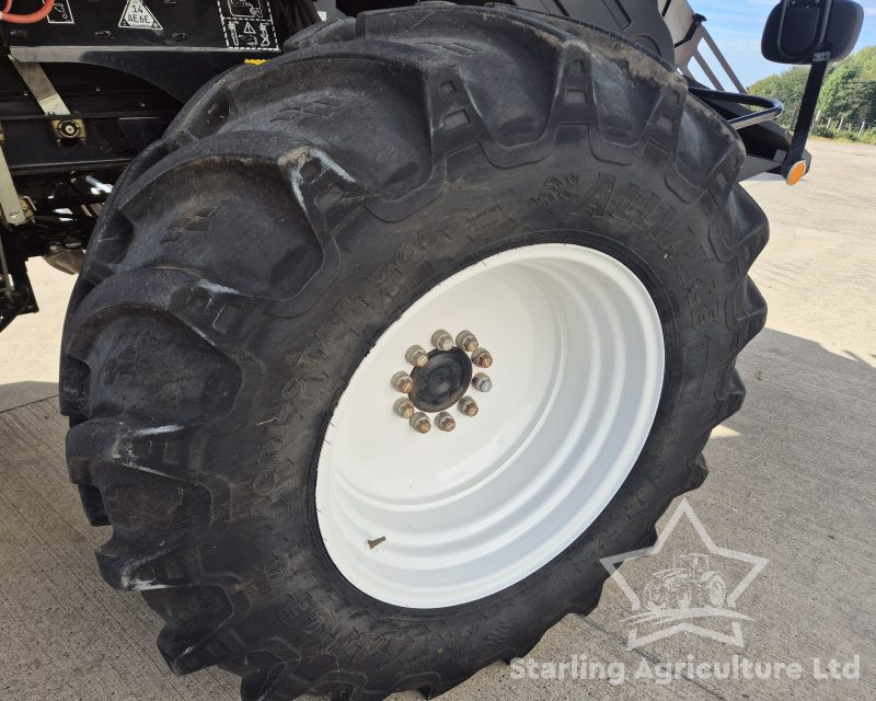 New Holland CR9060 Elevation 4WD Combine