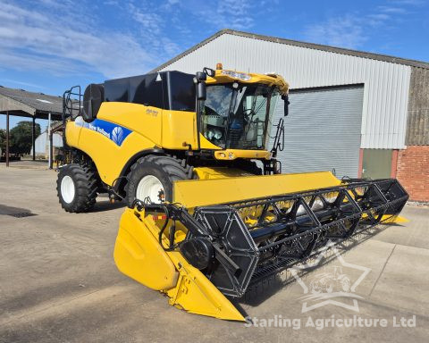New Holland CR9060 Elevation 4WD Combine