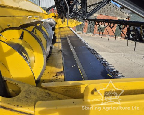 New Holland CR9060 Elevation 4WD Combine