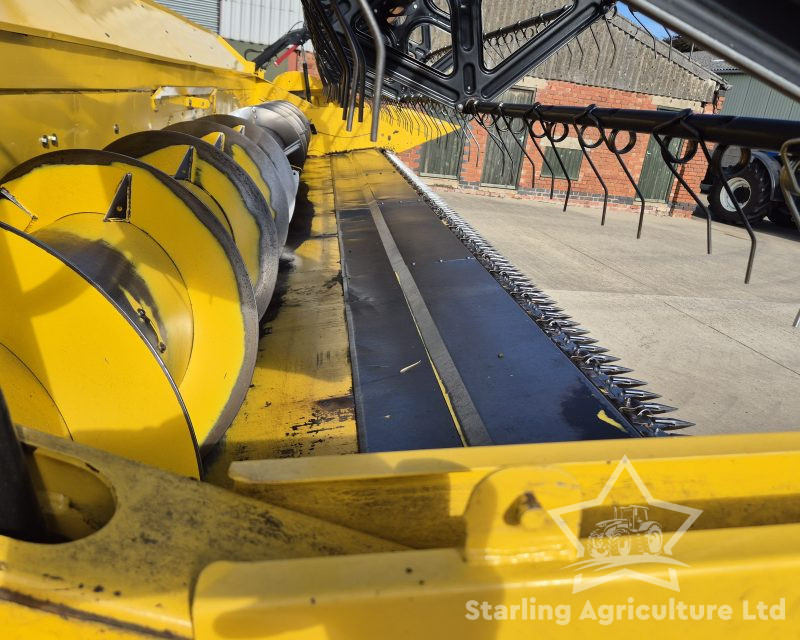 New Holland CR9060 Elevation 4WD Combine