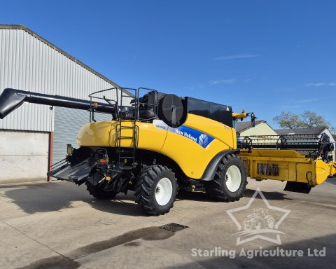 New Holland CR9060 Elevation 4WD Combine