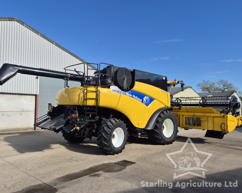 New Holland CR9060 Elevation 4WD Combine