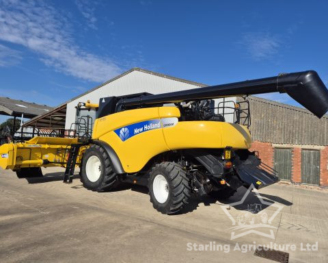 New Holland CR9060 Elevation 4WD Combine